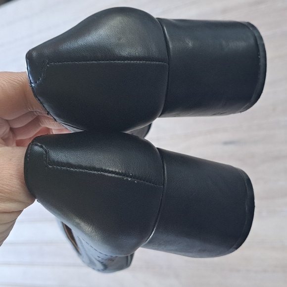 Unisa Unwoka Classy Women's Cutout Pointy Toe Block Heel Pumps Perforated - Picture 5 of 10